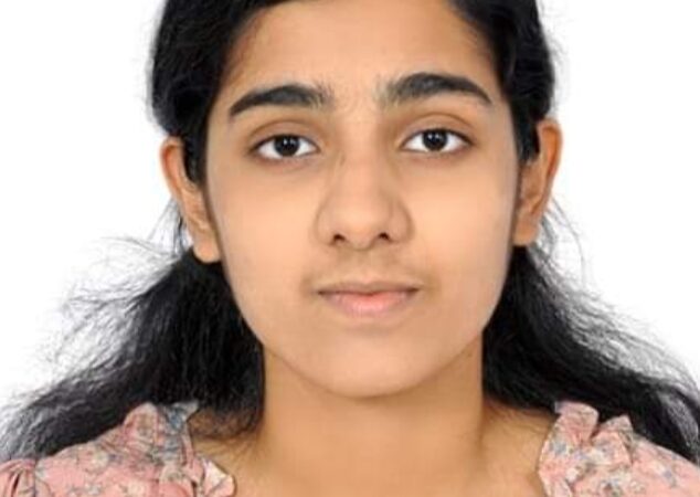 ഒന്നാം റാങ്ക് കരസ്ഥമാക്കി