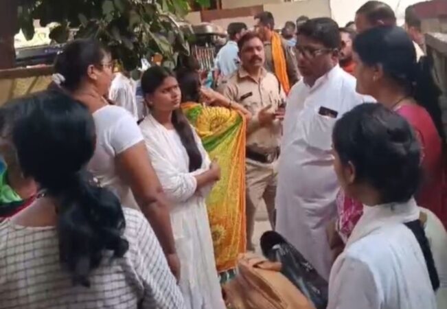 ആരാധന തടഞ്ഞു