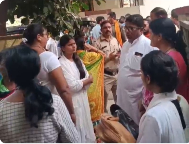 ആരാധന തടഞ്ഞു