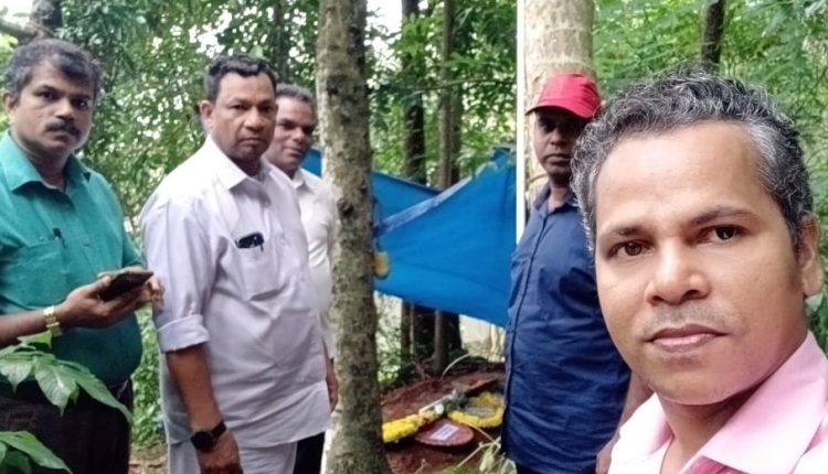 വീട് സന്ദർശിച്ചു